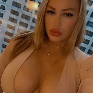 Dakota Monroe 💙