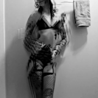 Delphine Black Free