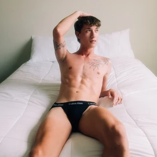 ᴅᴇᴠɪɴ ᴡʜɪᴛᴇ 18+