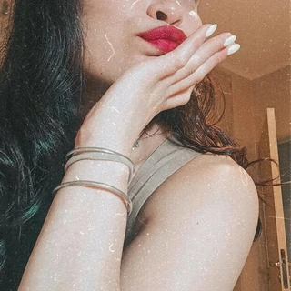 Dionne Latina 🍒👄