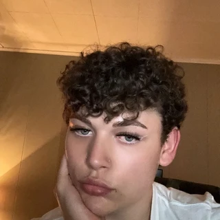 Femboy 💦😉