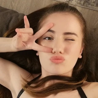 Anna-Cherry🍒