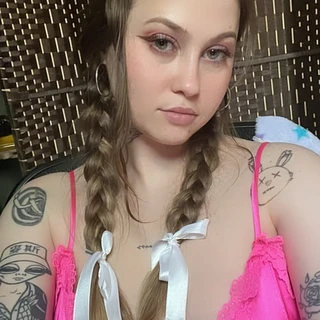 Edith your tatted gf❤️‍🔥