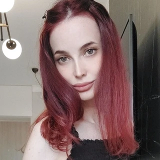 Elena Noir 🦋