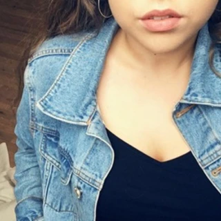 Elle Molyneux