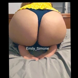 Emily Simone 🔥 @mispiesito7 😈
