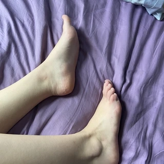Emo Farrah’s Feet