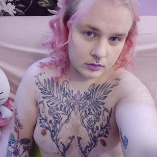 EnbyFloraWh0re 🌺