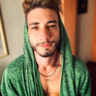 Enrique Toy