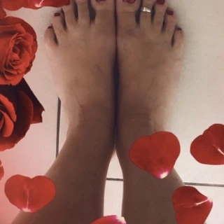 Feet ’n’ Flirt
