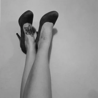FeetQueensFin