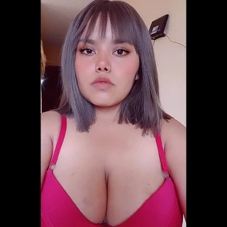 Hot curvy latina 🔥 big tits 🔞