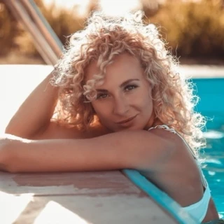 Free GoldenCurlyGirl ✨