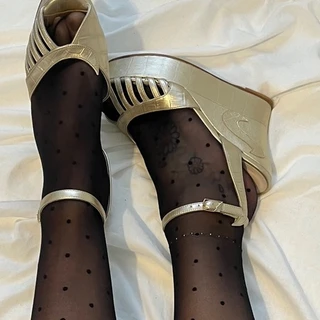 Fun gal feet