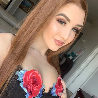 Your fav redhead👩‍🦰❤️‍🔥