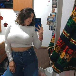 girl with big breasts 🟢