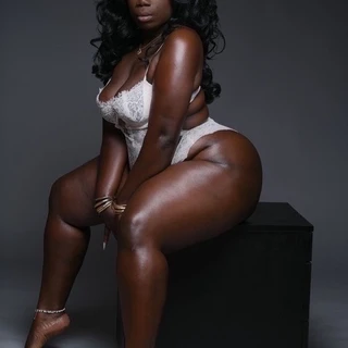 Godivaaa 🍑 🍫 👸🏿