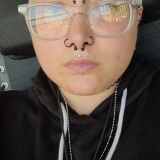 Goth Charlie 🐝