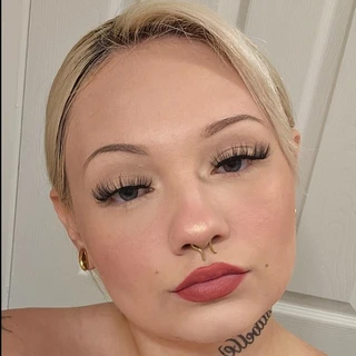 Penny the mom you’d LOVE to F*CK 😝