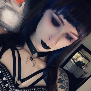 shy 🕷