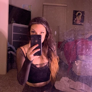 ᴴᵃᶻᵉˡ ᵇᵒⁿᵉ🥡💮