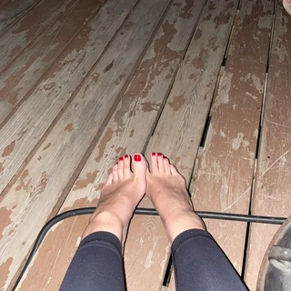 Hoes with Toes