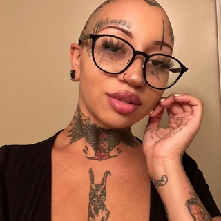 baldheadbimbo