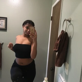 YOUR FAVORITE LIGHTSKIN🍯