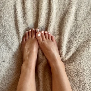 Skyler’s Hot Feet