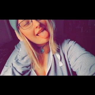 Hot Guava / Sexy Busty Stoner Chick
