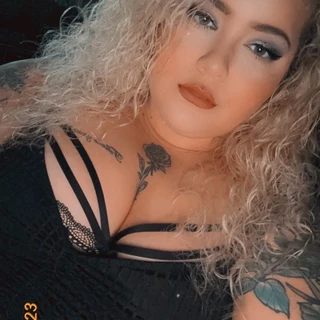ᑭᑌᔕᔕY E͟A͟T͟I͟N͟G͟ ℚ𝕌𝔼𝔼ℕ 👑