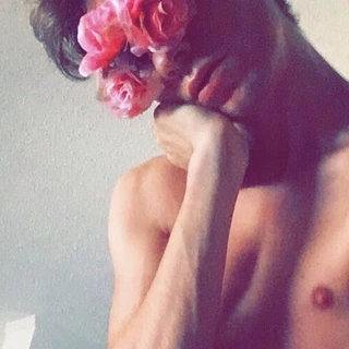 ❀
