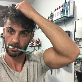 TRAVELING TATTOO ARTIST
