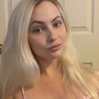 🦢 Holly 🦢