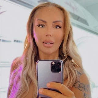 Emelie - MYHOLEISYOURGOAL