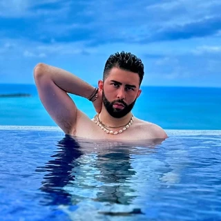 James Aston / JastonWorld™ 🌴