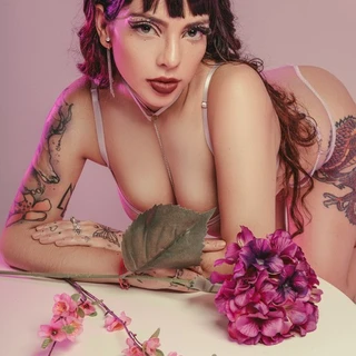 Jossie S ✨ Singer / Songwriter - Model