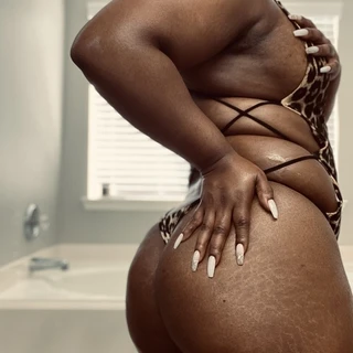 Chocolate Cake Galore 🍑⭐️