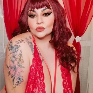 Curvy Queen