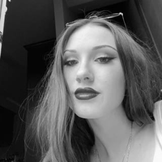 Kat 🤍