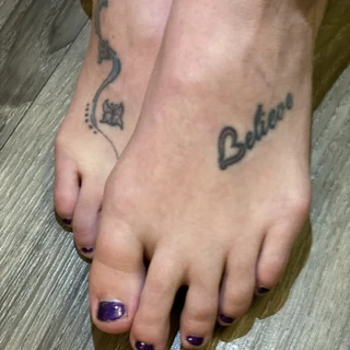 Kay’s Cute Feet 🦶🏽💋