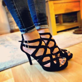 Kayssolesandtoes