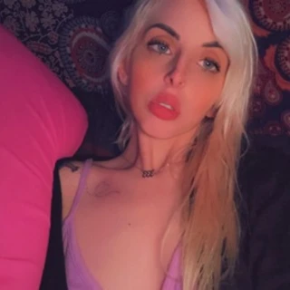 Bree 💕 *free page” PPV content.