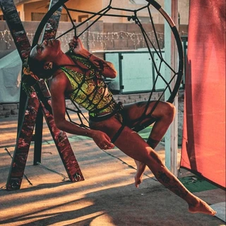 kinky Kirra