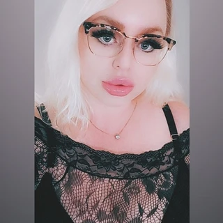 KinkyKitaDoll