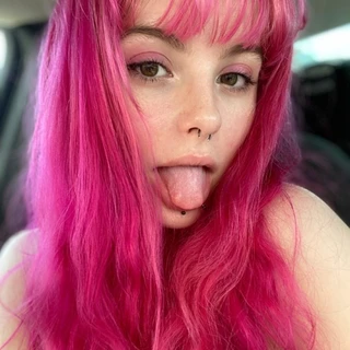 Kitty 🖤👅