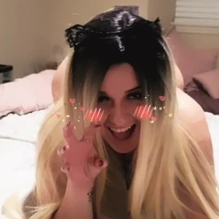 🎀😻 𝒦𝒾𝓉𝓉𝓎 𝒞𝒽𝒶𝓂𝓅𝒶𝑔𝓃𝑒 🥂🎀
