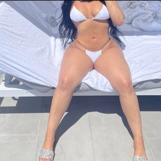 YUM 👅
