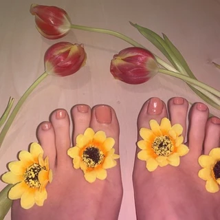 Petite toes 👅