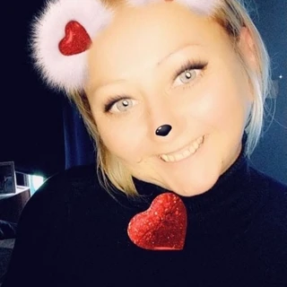 ladynextdoor